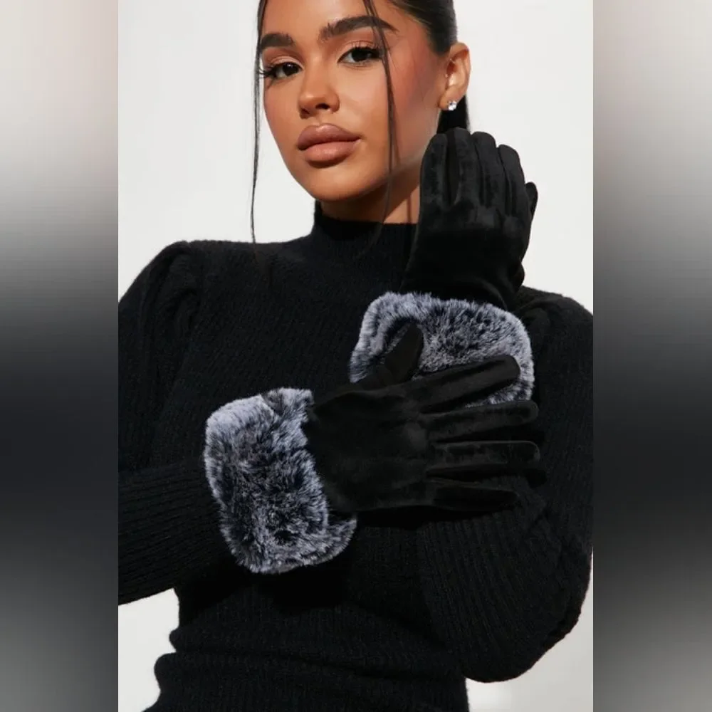 Warm By The Fireplace Gloves